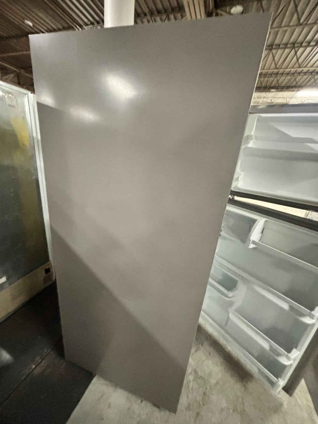 - Whirlpool top freezer refrigerator 18cu.ft. Stainless steel-used -refurbished 30" item number #RFW89JB