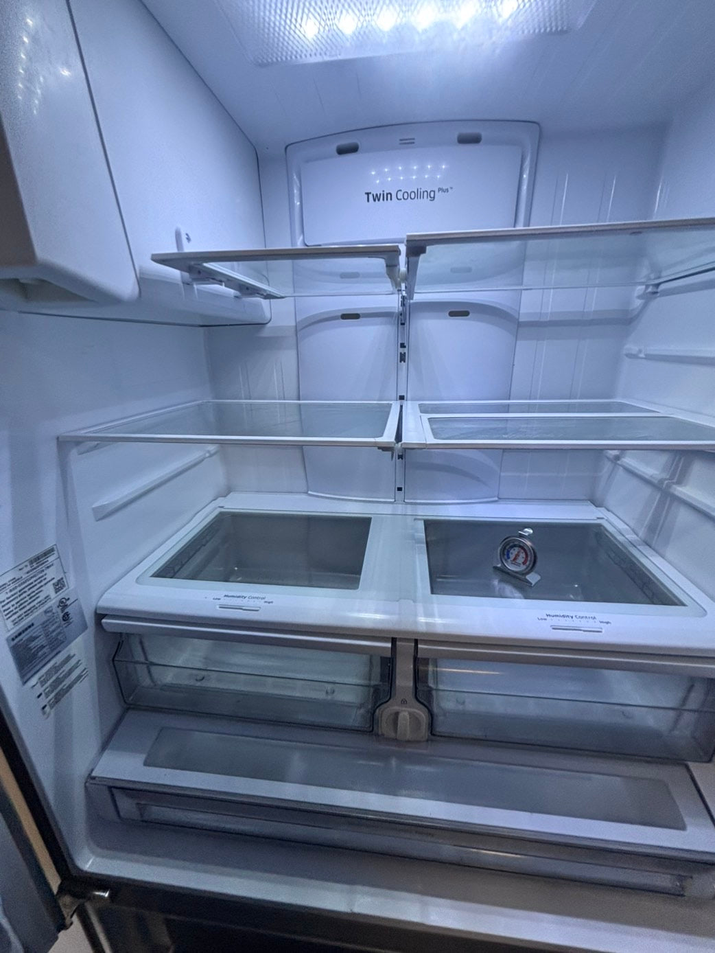 >*36”samsung counter depth French doors  fridge  stainless steel (ice maker  doesn’t work) only water 💦 dispenser works !doesn’t affect on the others functions. 36” #SA24WWB