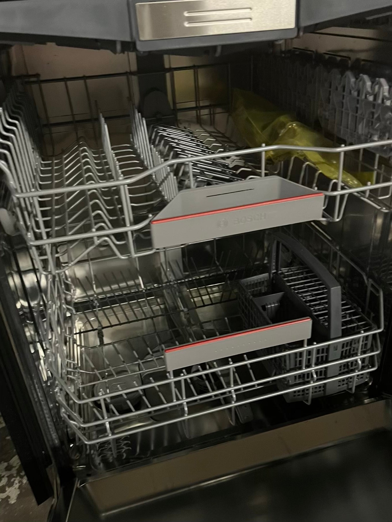 Open Bosch 500 Series 24" Smart Built-In Dishwasher with 3rd Rack in Stainless Steel 24” Model: SHP95CM5N - stock number : #DW33TB