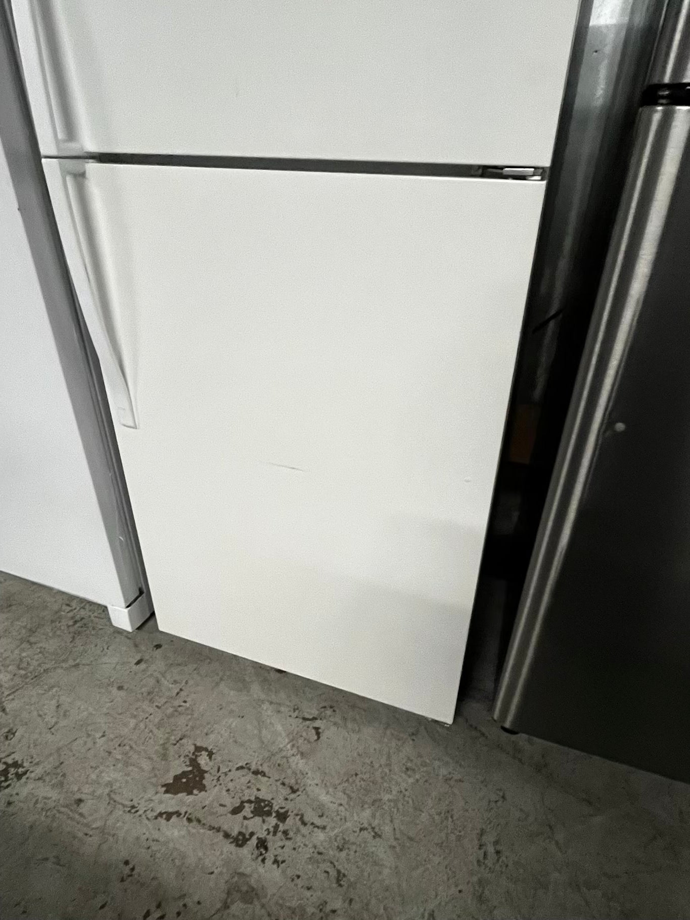 *Whirlpool top freezer refrigerator in white 30” used - refurbished #RF7312TB