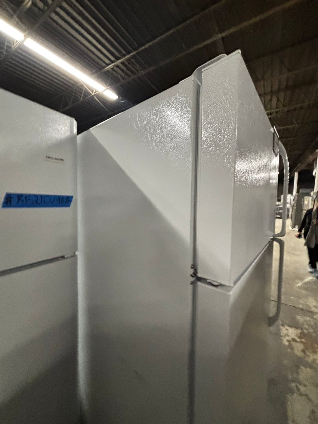 >28”Ge top freezer fridge white used-refurbished #RFL81B