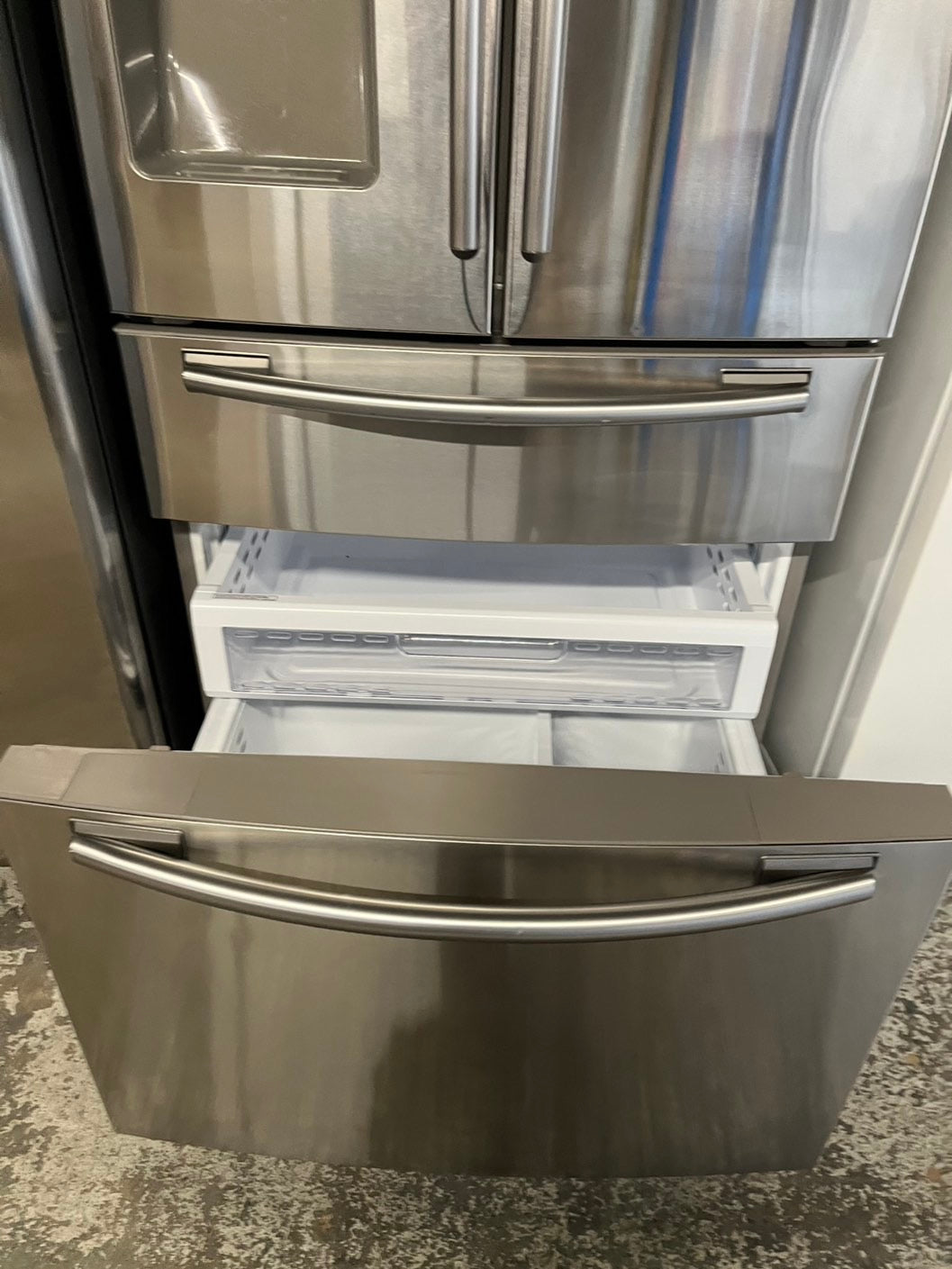 *🔥Black Friday Deal🔥Samsung 33” 4- door Refrigerator stainless steel w/ ice water dispenser 33" #RF36NB