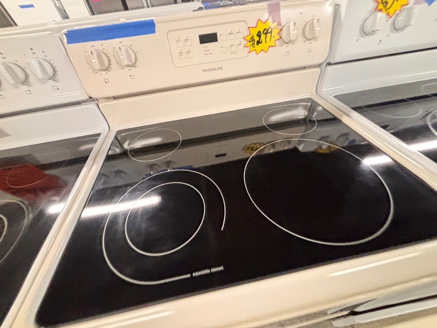 >frigidaire Glass Top electric stove white bake broil 4 burner Self clean 30” off white Refurbished #WZE796B