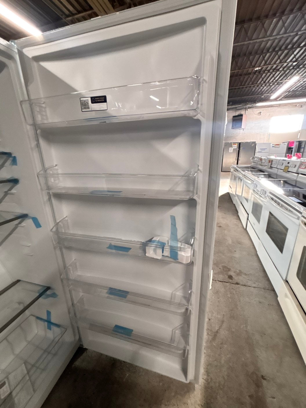 Open box 📦 scratch & dent 33’”in. 20 cu. ft. Garage Ready Freezer in White with Temperature Alarm and Auto-Close Door, ENERGY STAR #FZR43SBB