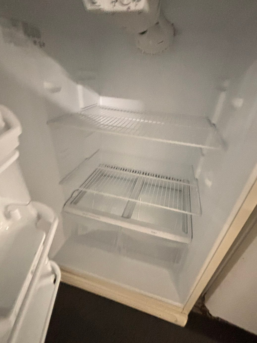 >sale🔥frigidaire 30”18cu.ft -top freezer refrigerator off white color   -used refurbished 30” #TY4NRB