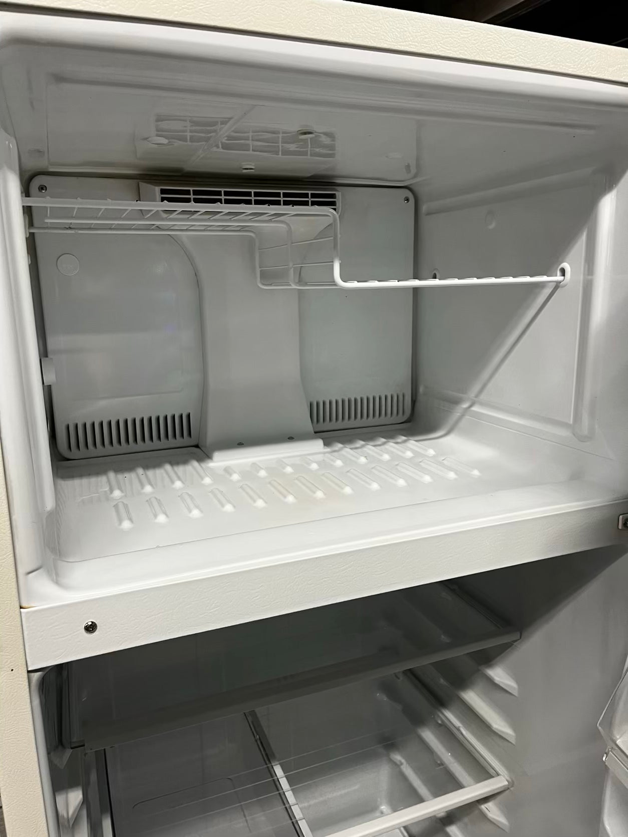 🎄Holiday Sale 🎁 GE top freezer refrigerator in off white used refurbished 28” #RF97352B