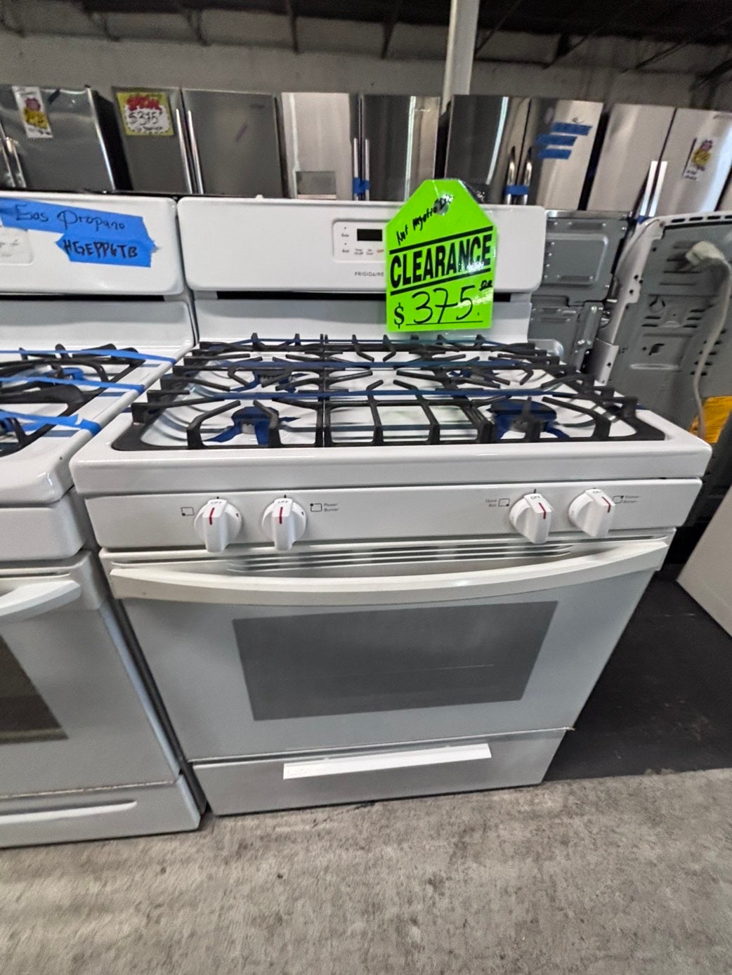 >*sale🔥frigidaire Gas range 4 burner bake broil Hi/Lo self clean in  white used-Refurbished 30” #FQY662B