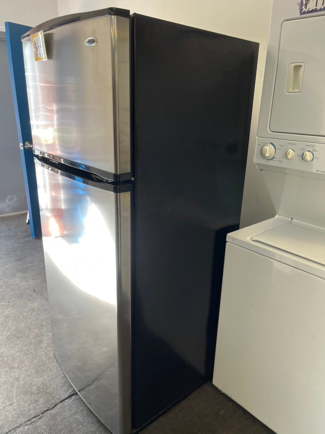 - Whirlpool top freezer refrigerator stainless steel 28" #RF79ML