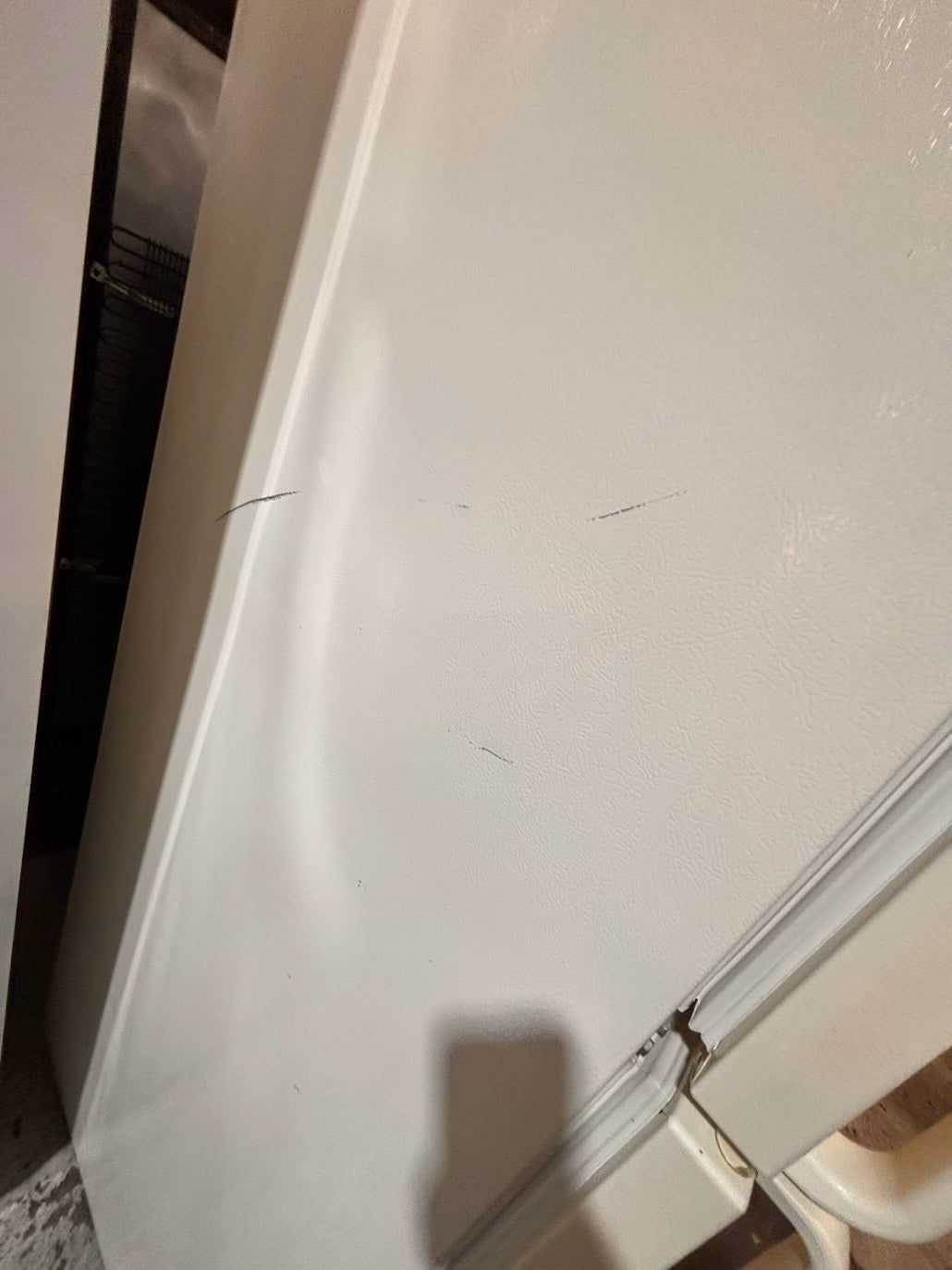 }}clearance 🔥whirlpool off white 30”x 66”heigth x 29depth 18cu.ft top freezer refrigerator (missing 1 leg )          used refurbished working 💯 with warranty #TFBZ76B