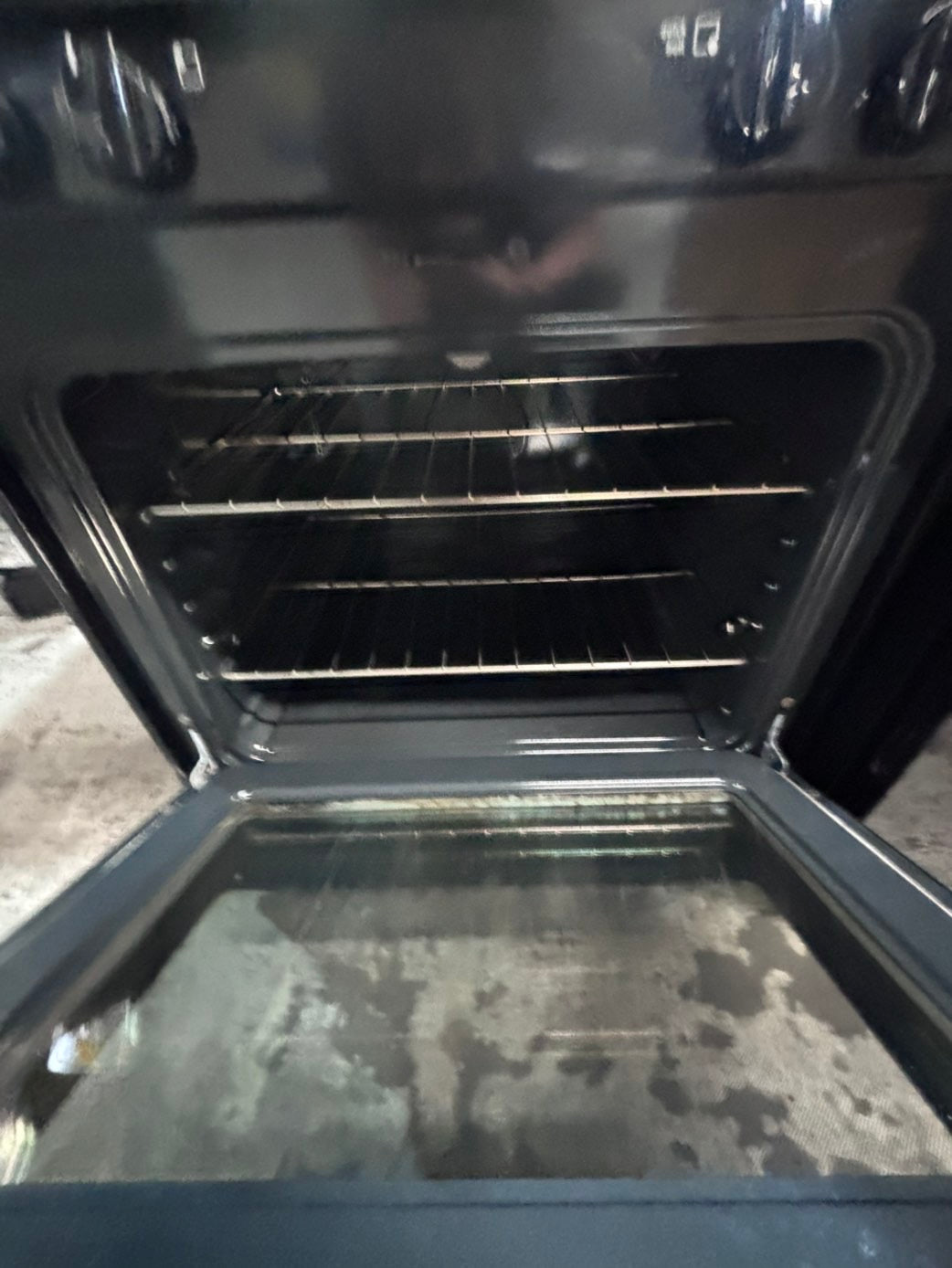 >*frigidaire range 4 burner bake ,broil Hi/Lo self clean in stainless steel used-Refurbished 30” #GSQ66B