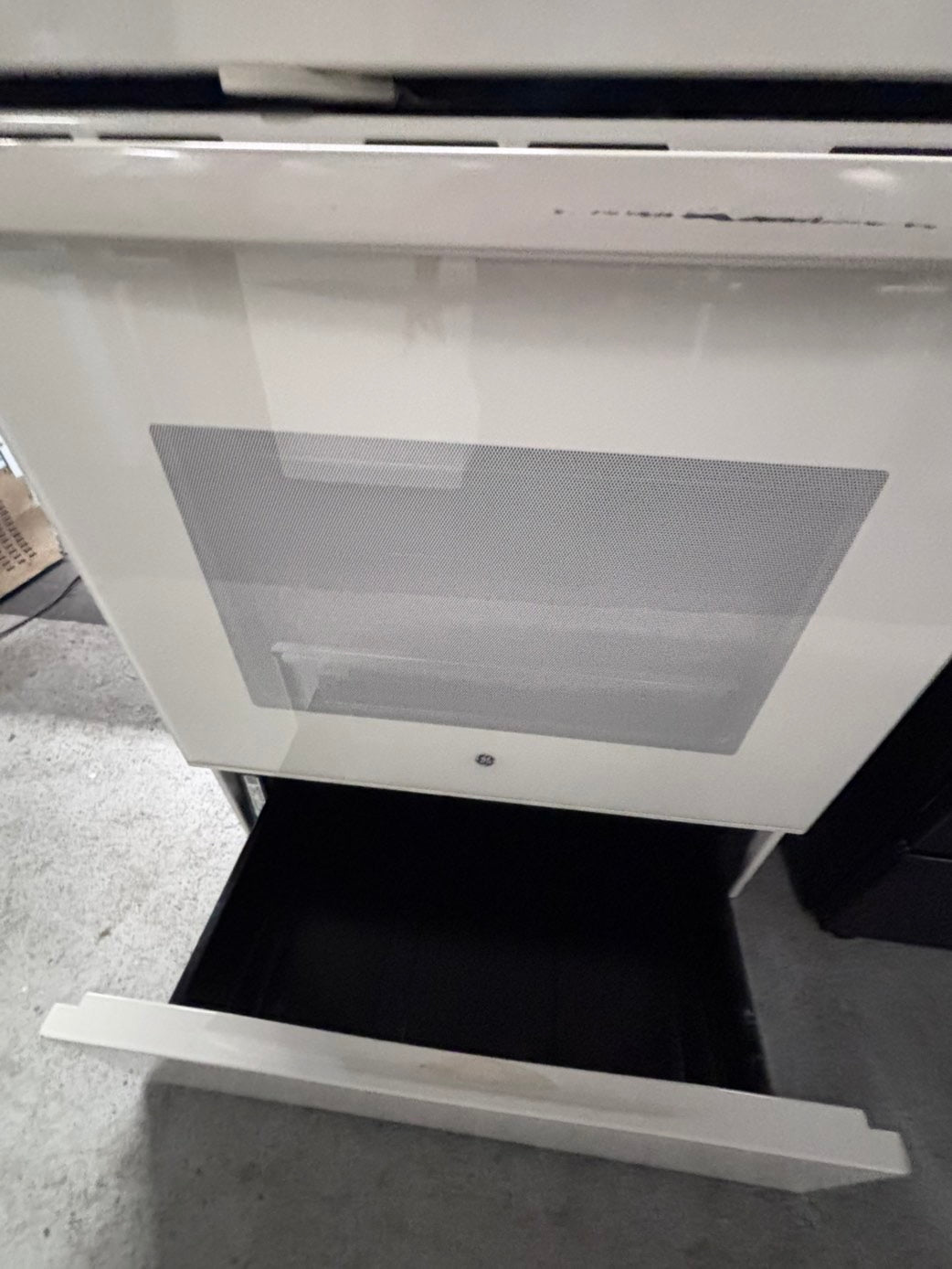 >*GE off white electric coil top range coil 220v bake /Broil 4 burner used-Refurbished  great condition 30" #EGEF95B