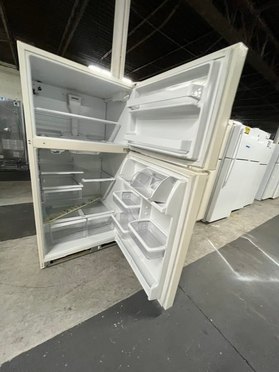🎄Holiday Sale 🎁” Kenmore top freezer refrigerator off white used refurbished 33’ #RF770B