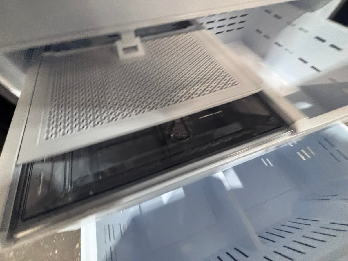 } new costumer returns ,Samsung Samsung - 36” Wide x 69h x 30.1/2 depth    , BESPOKE 30 cu. ft. 3-Door French Door Smart Refrigerator with Beverage Center - White Glass #RSZQX4B