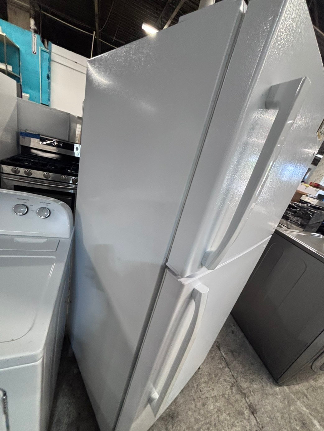 >*insignia 30”x 66”heigth x 29depth 18cu.ft -top freezer refrigerator white  color              -used refurbished 30” #TFUI33B