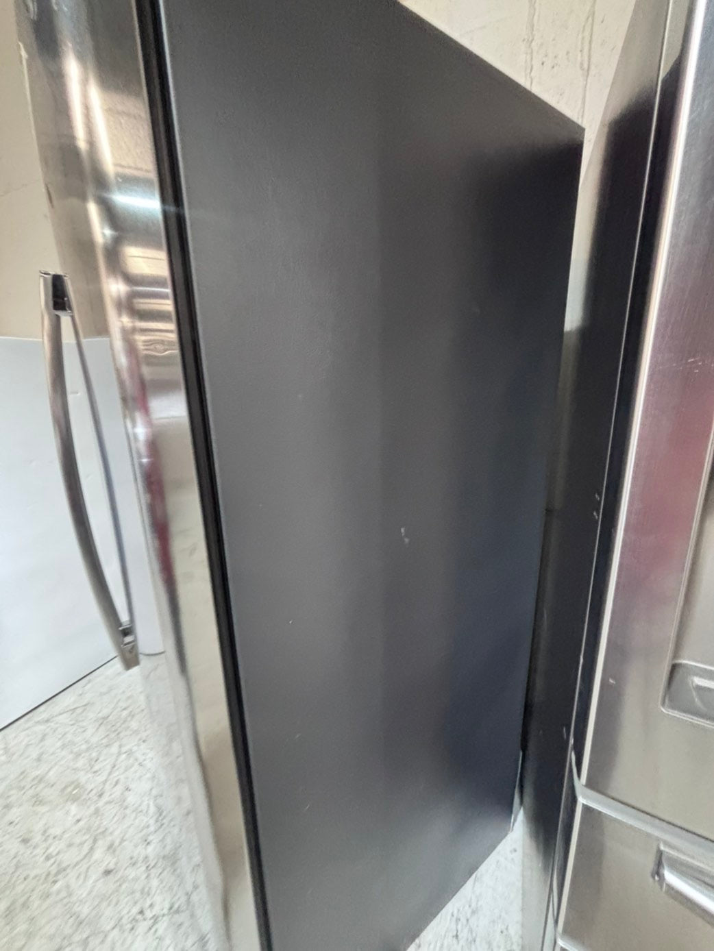 >>36” GE side by side Refrigerator and freezer stainless steel w/ice water dispenser 36” #AR243B