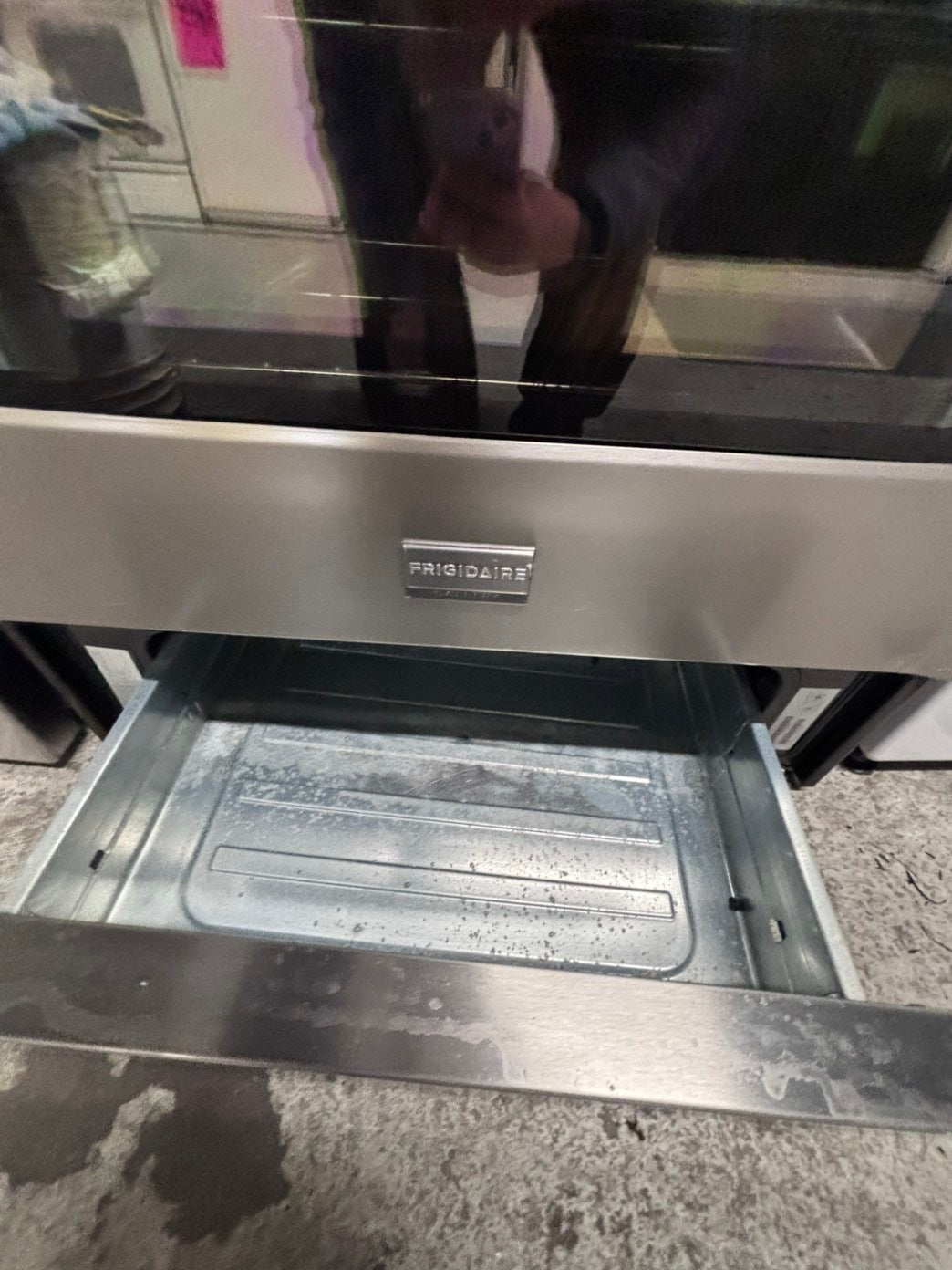 >FRIGIDAIRE Gas range 4 burner bake broil self clean in stainless steel used-Refurbished 30” #GRZW9B