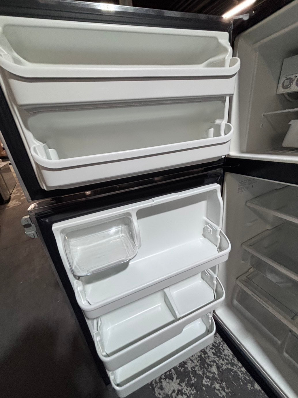 >*kenmore 30”18cu.ft -top freezer refrigerator with ice 🧊 maker inside ,stainless steel color   -used refurbished 30”  #TBF88CB