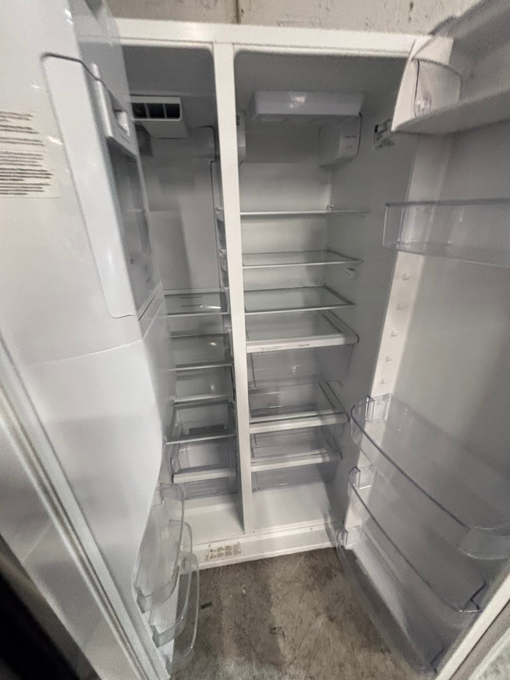 >*36”whirlpool counter depth French doors  fridge white color  (ice maker  doesn’t work) only water 💦 dispenser works !doesn’t affect on the others functions. 36” #WS33WWB