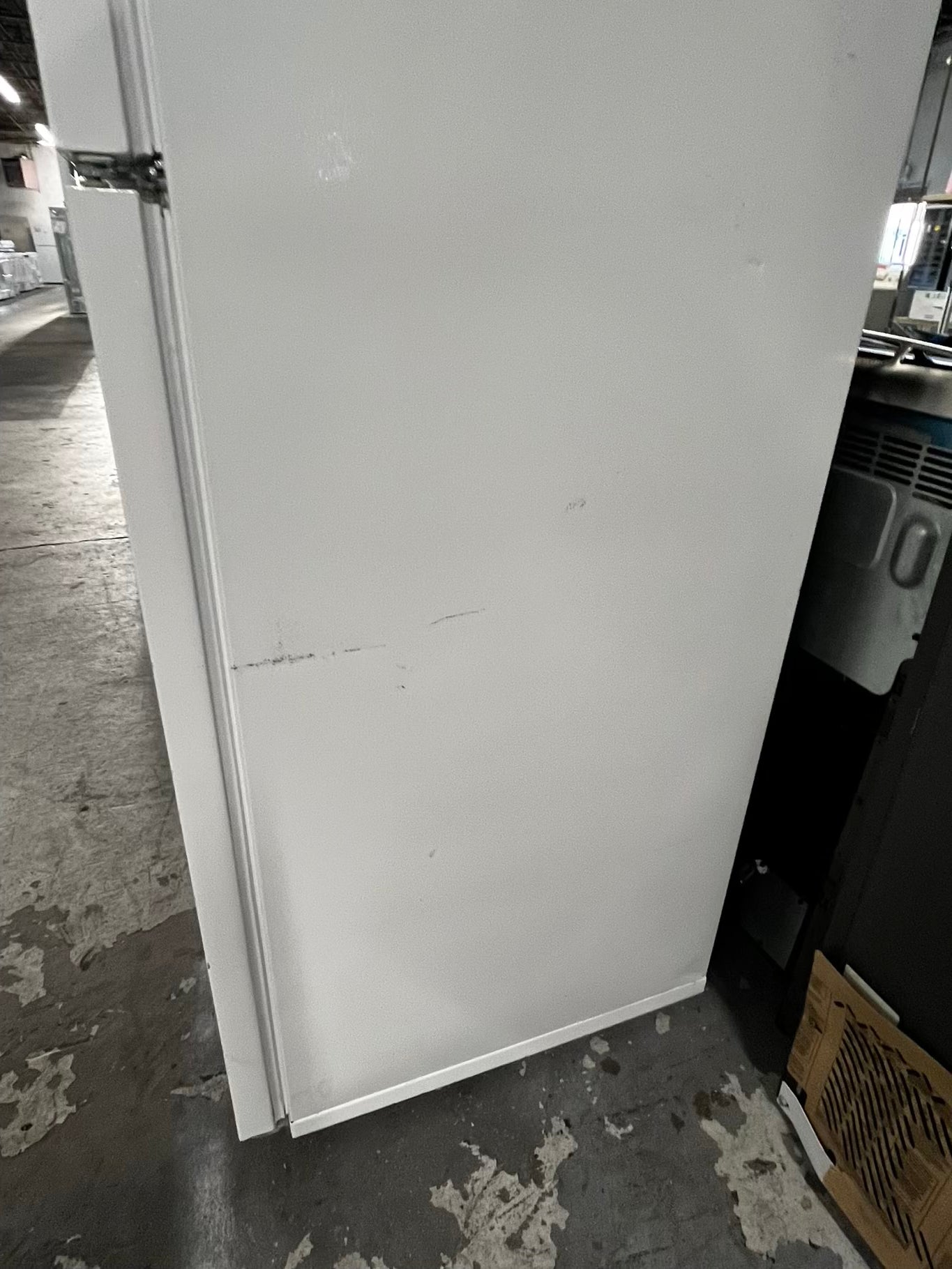 *Whirlpool top freezer refrigerator in white 28” used - refurbished #RF166HB