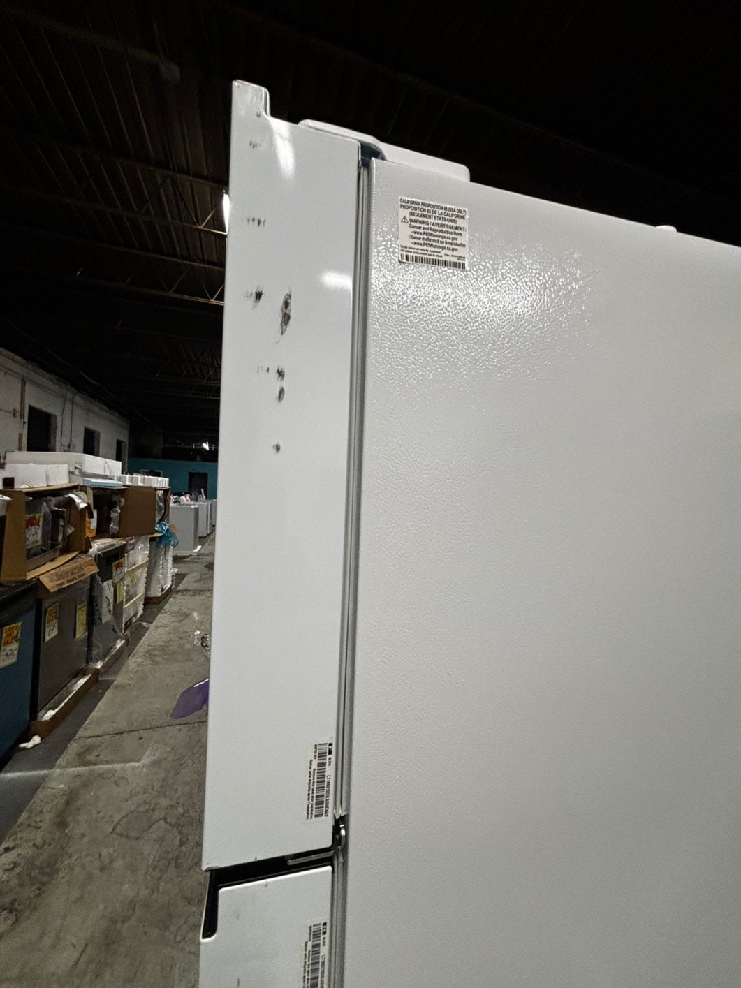 >new scratch and dent -Open box 📦.  This 28 inch freestanding top freezer refrigerator has a generous 18 cu. ft. of space, perfect for storing groceries. The Multi-Air Flow system maintains ideal humidity and temperature levels, keeping your food #RFG18B