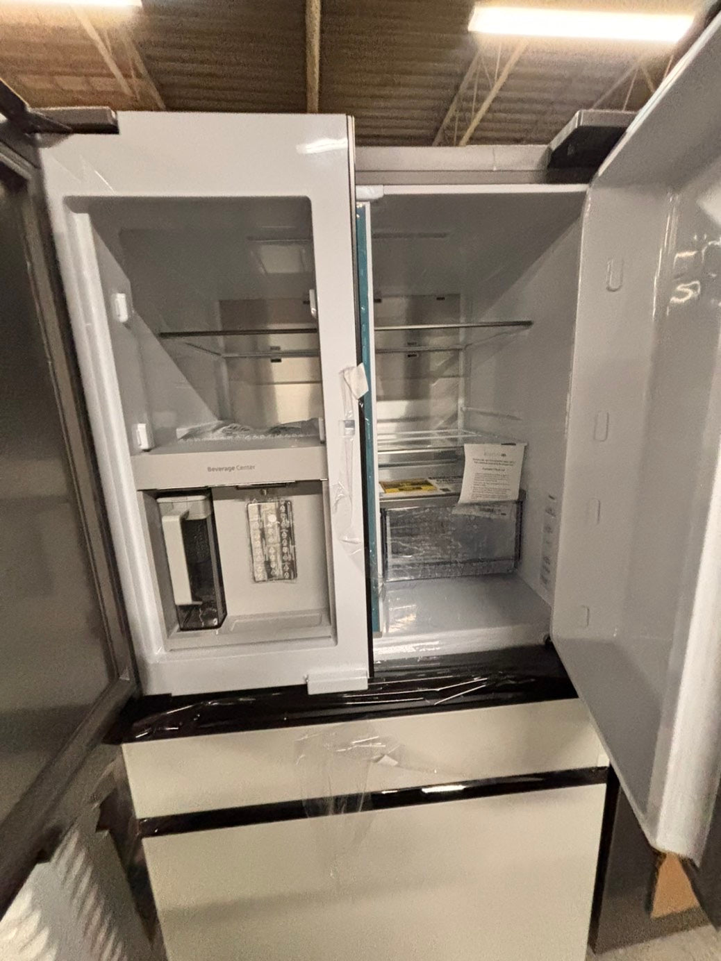 >Bespoke 4-Door French Door Smart Refrigerator, White (29 cu. ft.) Custom Bespoke 4-Door French Door Smart Refrigerator in White Glass features a Dual Ice Maker and Beverage Center with water
#RF29G2YB