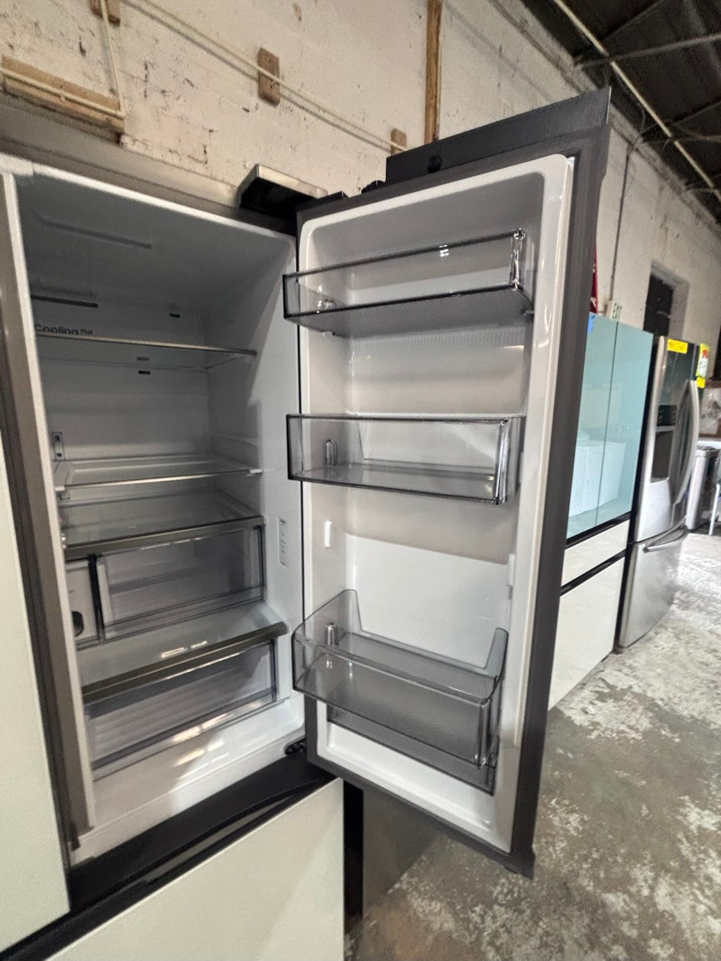 } new costumer returns ,Samsung Samsung - 36” Wide x 69h x 30.1/2 depth    , BESPOKE 30 cu. ft. 3-Door French Door Smart Refrigerator with Beverage Center - White Glass #RSZQX4B