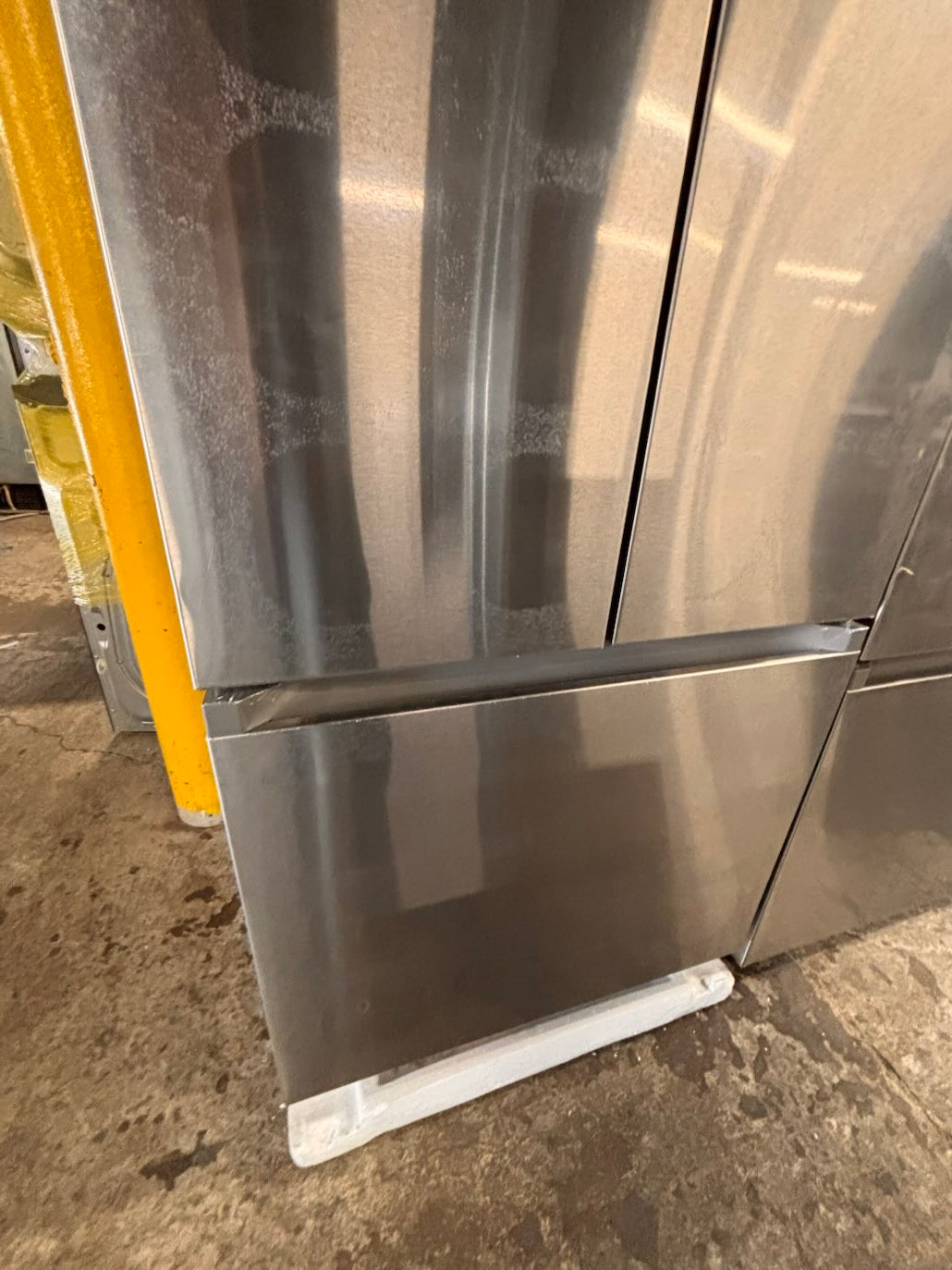 }}Samsung - 30” x 65.1/2 heigth x 30.1/5 depth. 22 cu. ft. 3-Door French Door Refrigerator w ice 🧊 maker inside - Stainless Steel #R22T5TPB