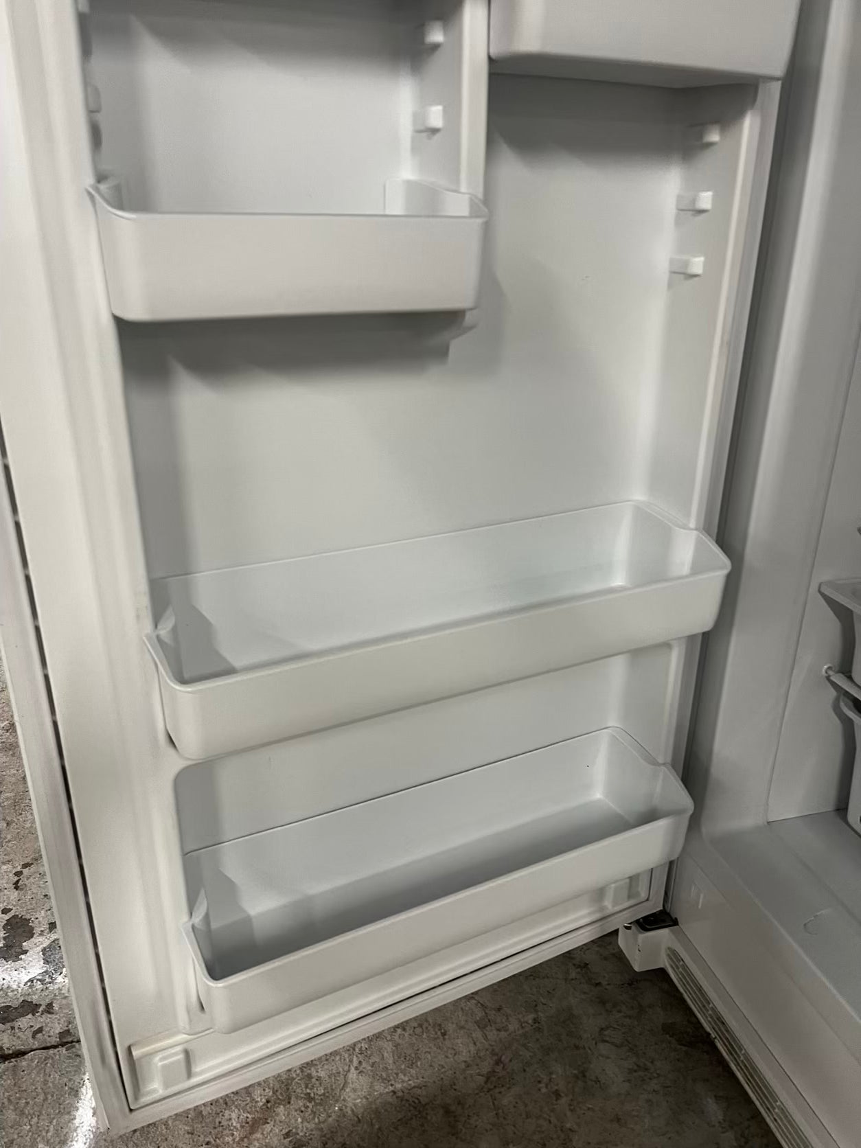 * 🎄Holidays Sale 🎁-Frigidaire 21 cu.ft up-right freezer white 34" #RF39NK6B used-Refurbished