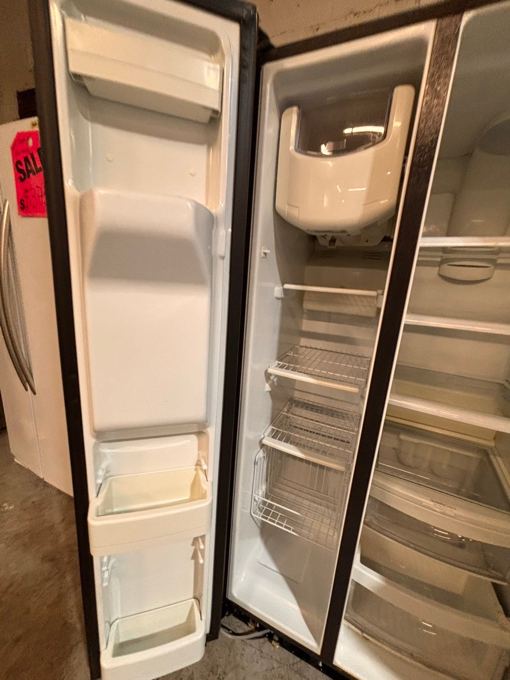>*CLEARANCE🔥🔥GE Side x side  36”x 69”h x 29depth ,Refrigerator slate  with ice maker & water dispenser /. 36” 26cu.ft used-Refurbished. Item number  #RFU114B