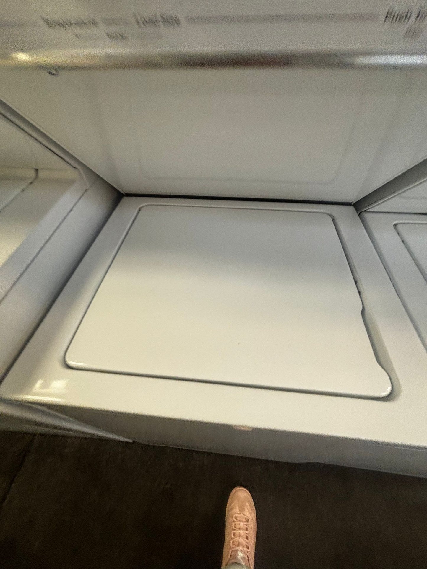 Whirlpool laundry center Electric 220v washer & dryer set in white 24" #LC427PL
