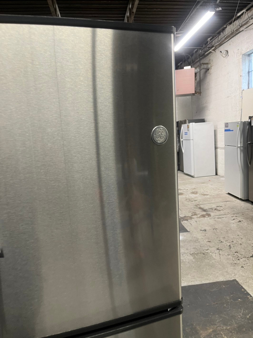 *Open box 📦 New S/d Ge 32 w. 21.1 cu. ft. Top Freezer Refrigerator in Stainless Steel with Factory-Installed Icemaker & Upfront Temperature Controls #GGE21DB