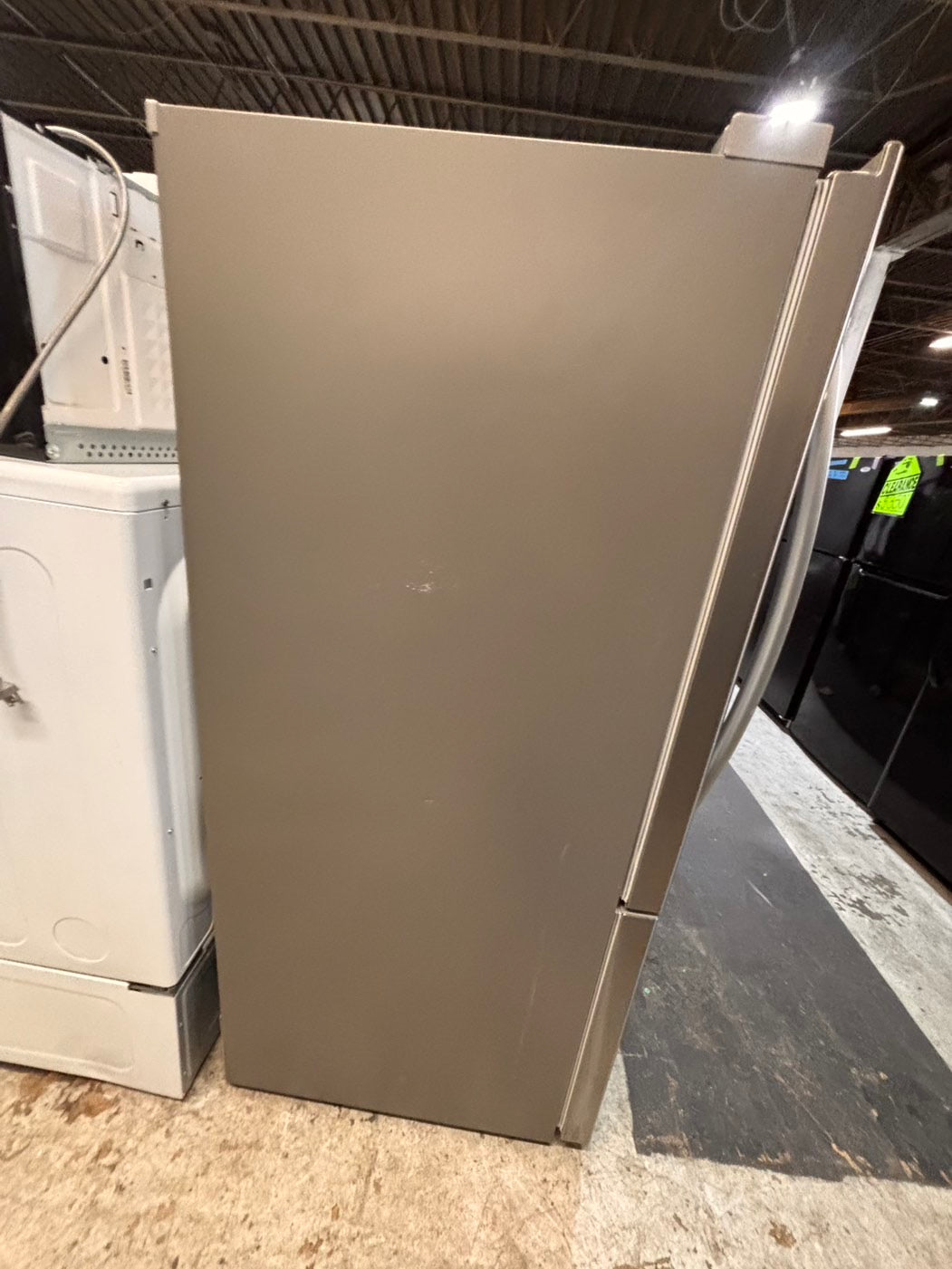 >* LG 33” bottom freezer fridge stainless steel with iced maker inside used -refurbished 30” #LGB5K2B