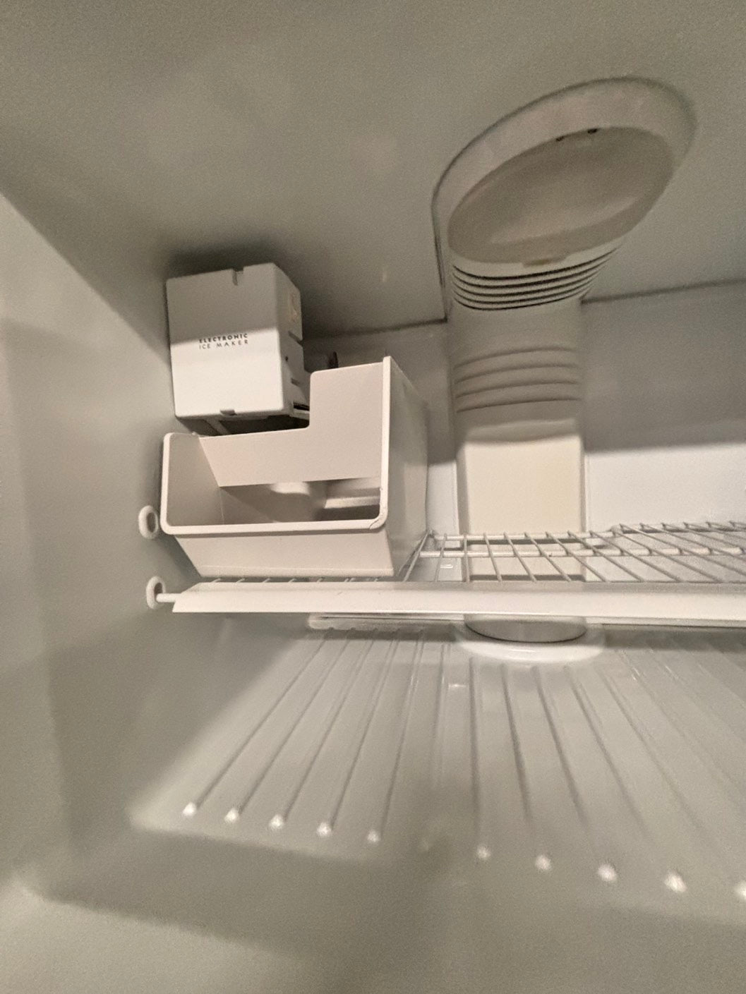 >GE 33” Top freezer fridge with ice maker inside ,black refurbished #RFTY3HB