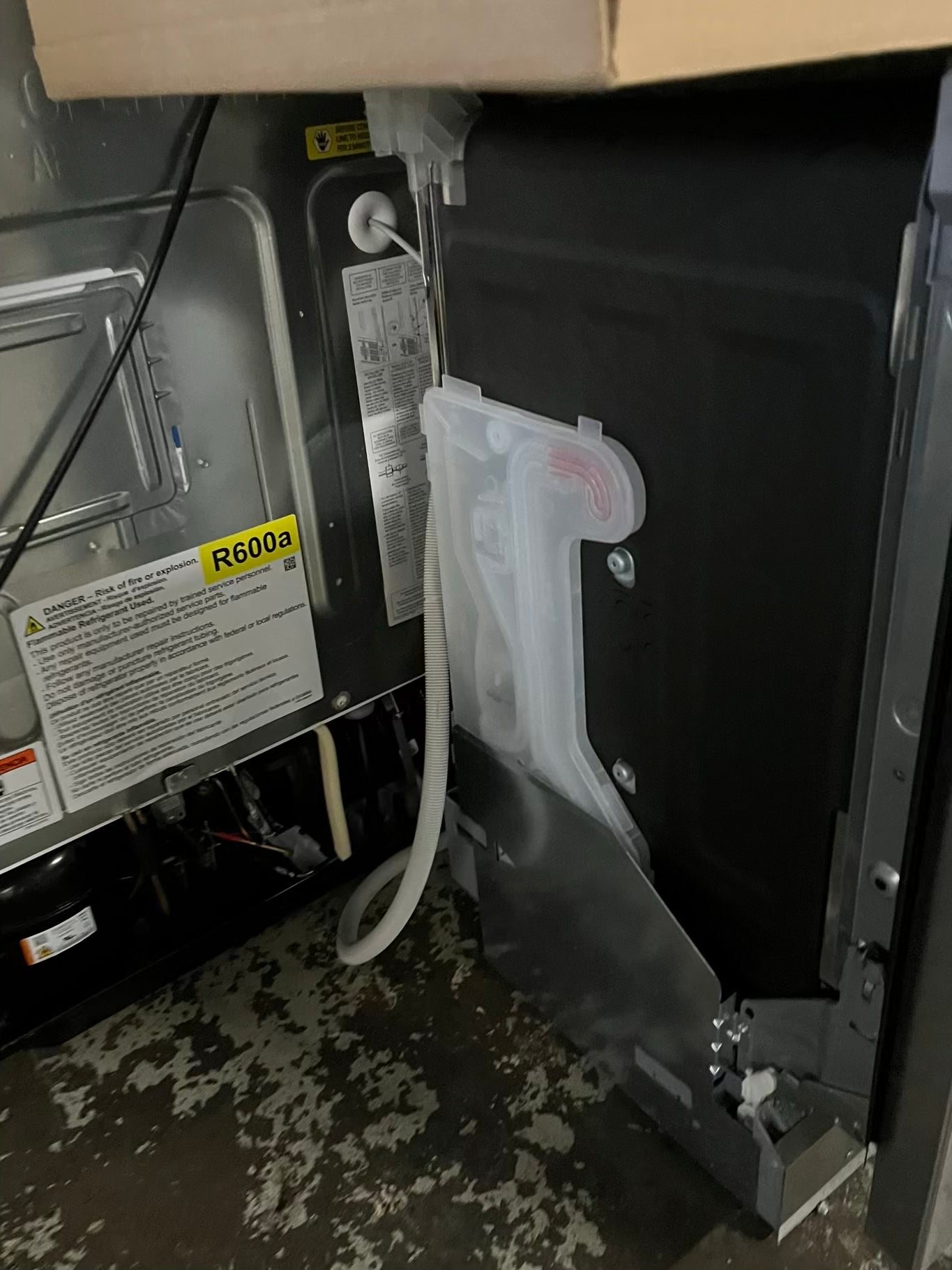 Open Bosch 500 Series 24" Smart Built-In Dishwasher with 3rd Rack in Stainless Steel 24” Model: SHP95CM5N - stock number : #DW33TB