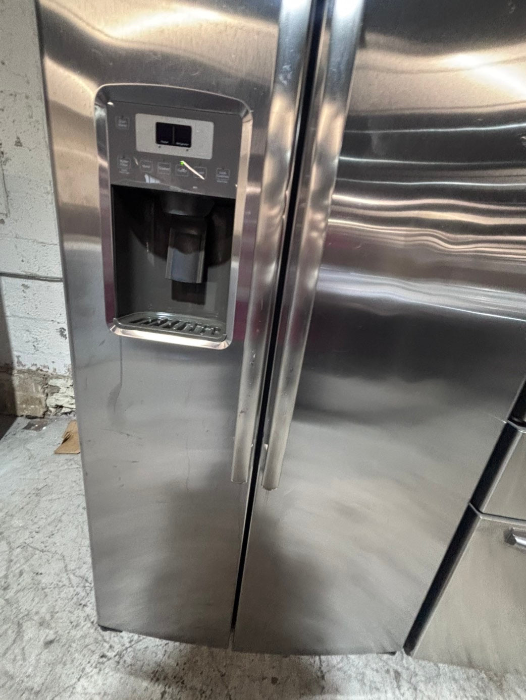 >>36” GE side by side Refrigerator and freezer stainless steel w/ice water dispenser 36” #AR243B