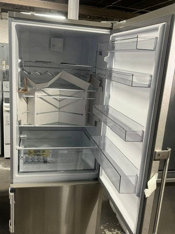 🎁🎄Holiday sale‼️Open Box 📦 Bloomberg Bottom freezer  Refrigerator stainless steel w/ice maker Item number #RF65VB