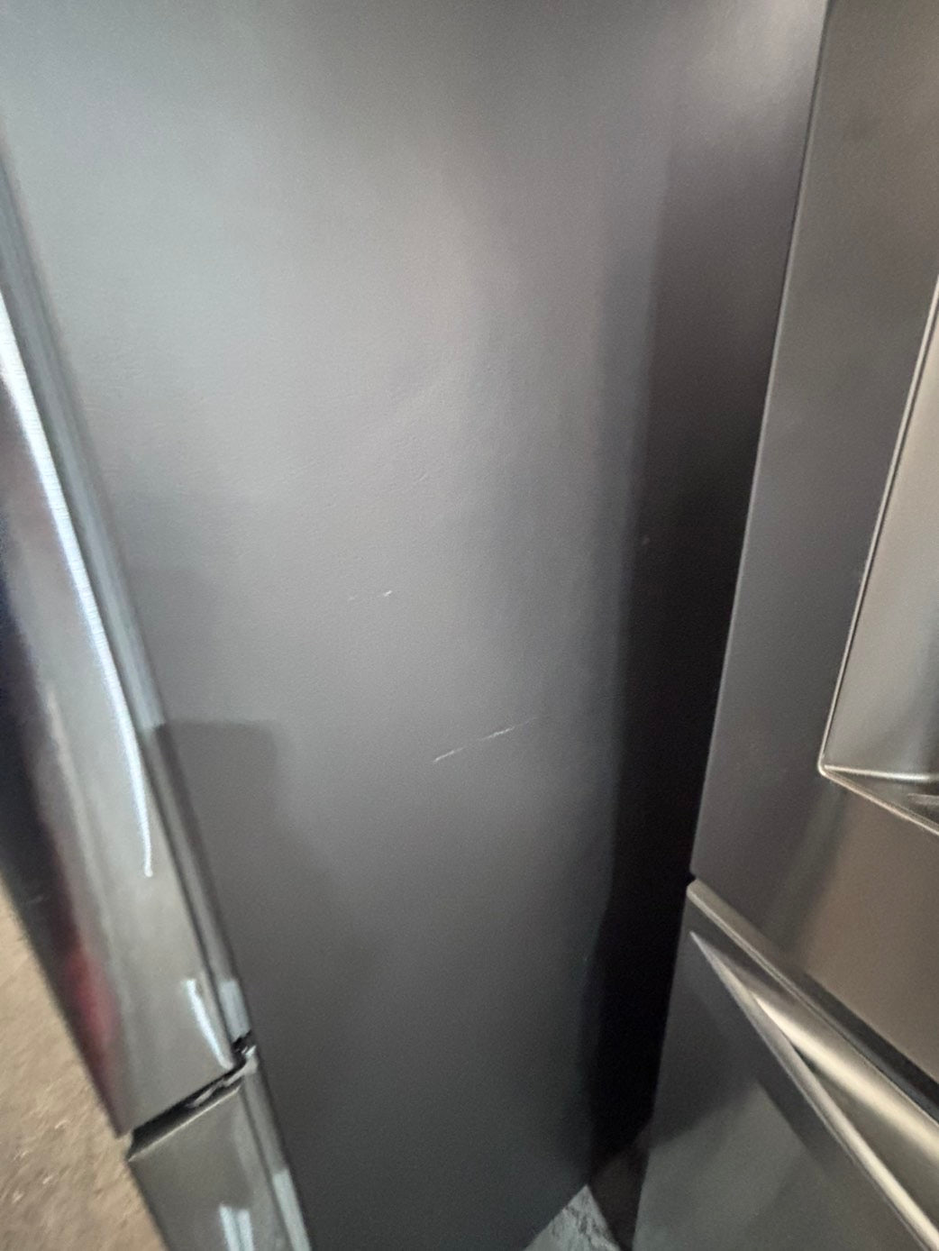 >*36”samsung counter depth French doors  fridge  stainless steel (ice maker  doesn’t work) only water 💦 dispenser works !doesn’t affect on the others functions. 36” #SA24WWB