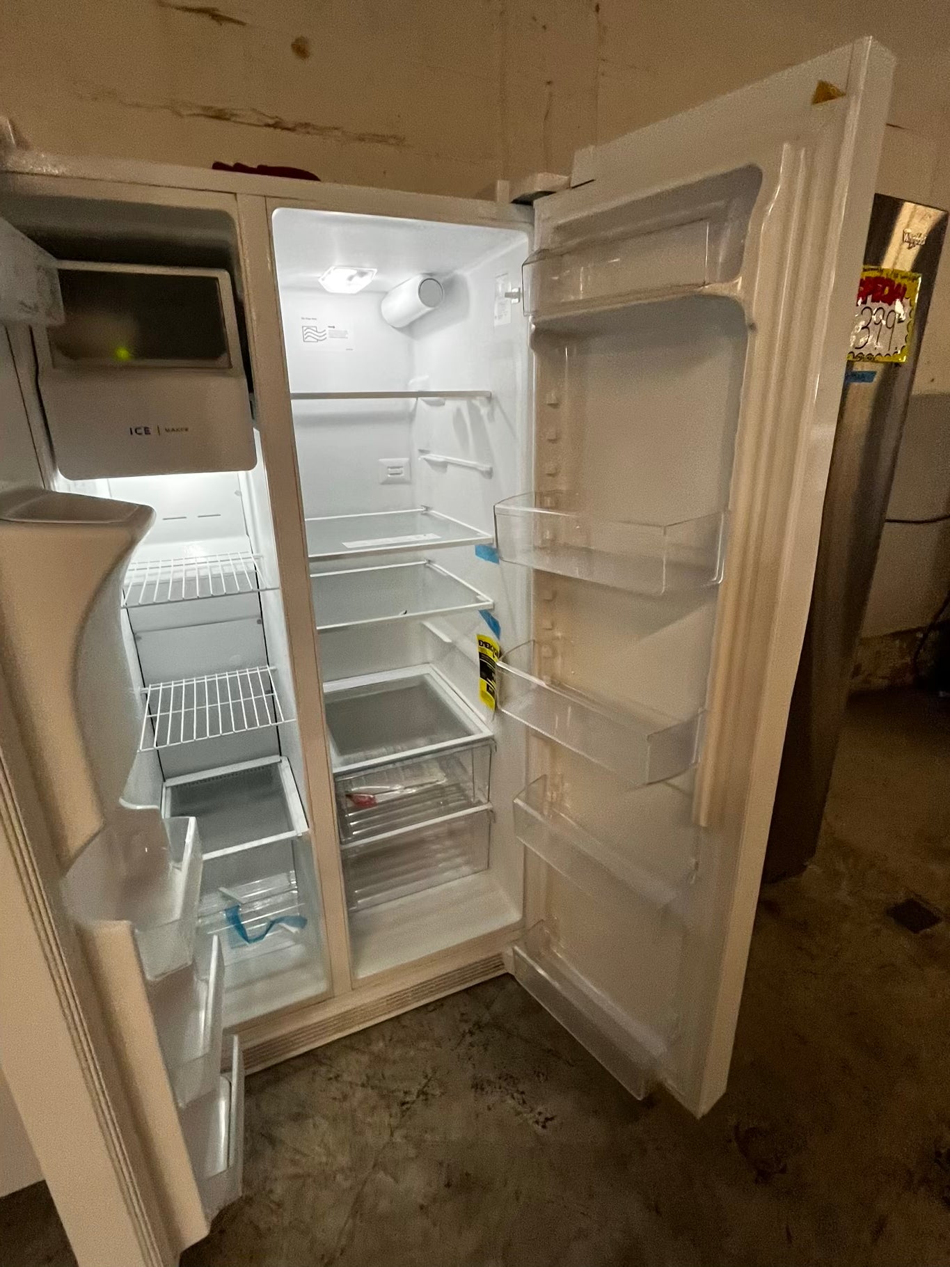 *🎉 Black Friday ⚡️ Frigidaire side by side Refrigerator w/ ice water dispenser  in white gently used - like new 36” #RF93741B
