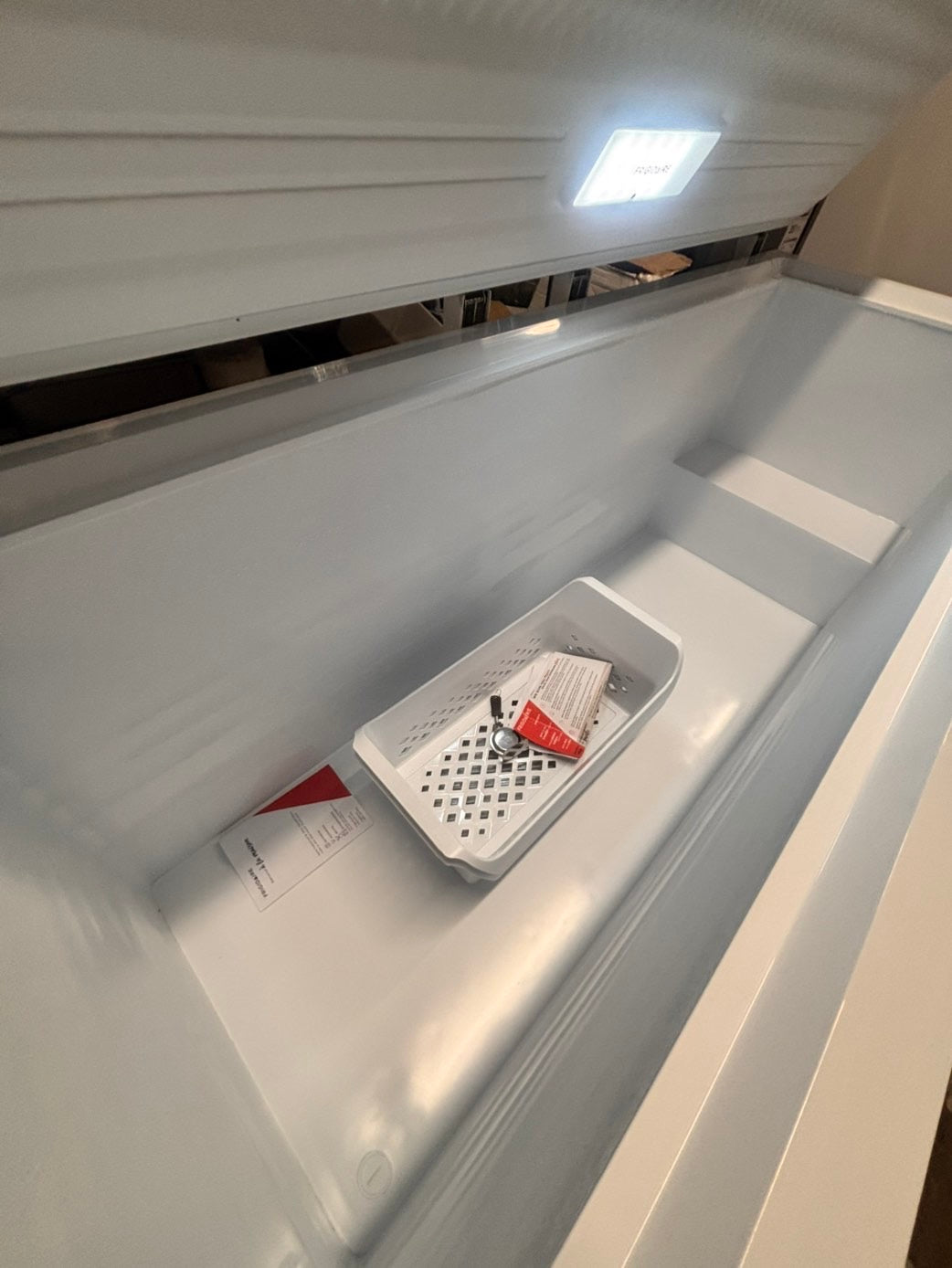 >new open box 📦-frigidaire 20 cu. ft. Chest  Freezer ENERGY STAR #FCH20CB