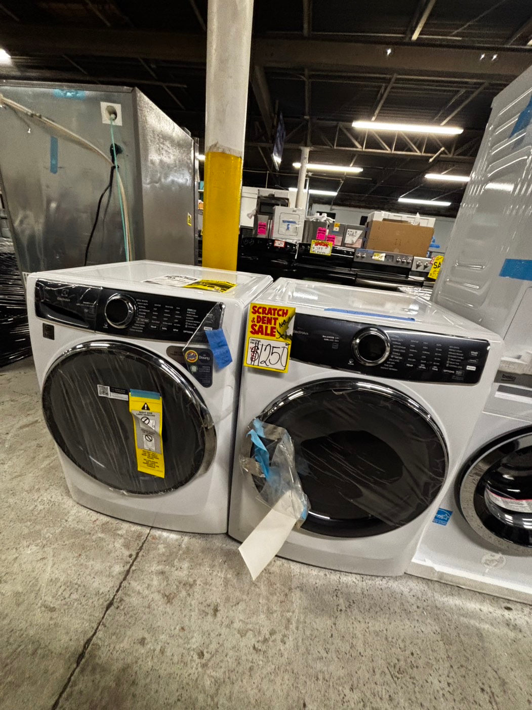>Electrolux front load washer& dryer set large capacity energy start , steam   new scratch and dent #FLW77XB