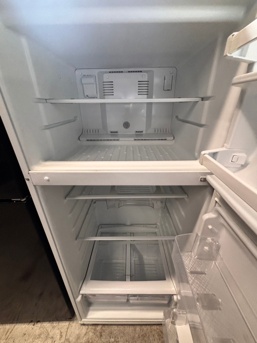 >sale🔥Whirlpool 28”top freezer refrigerator in white color  28" #RFWHP23B