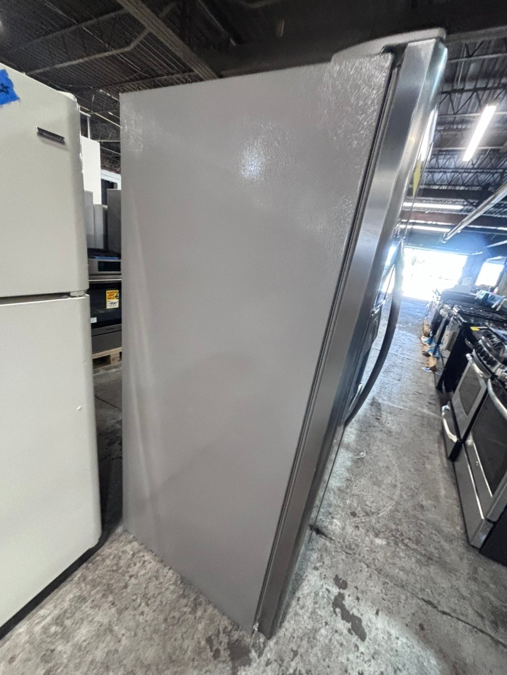 >*36”frigidaire side by side Refrigerator and freezer stainless steel w/ice water dispenser 36” #RFFC9LB