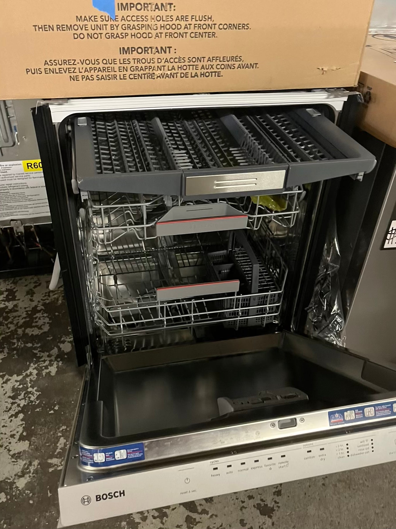 Open Bosch 500 Series 24" Smart Built-In Dishwasher with 3rd Rack in Stainless Steel 24” Model: SHP95CM5N - stock number : #DW33TB