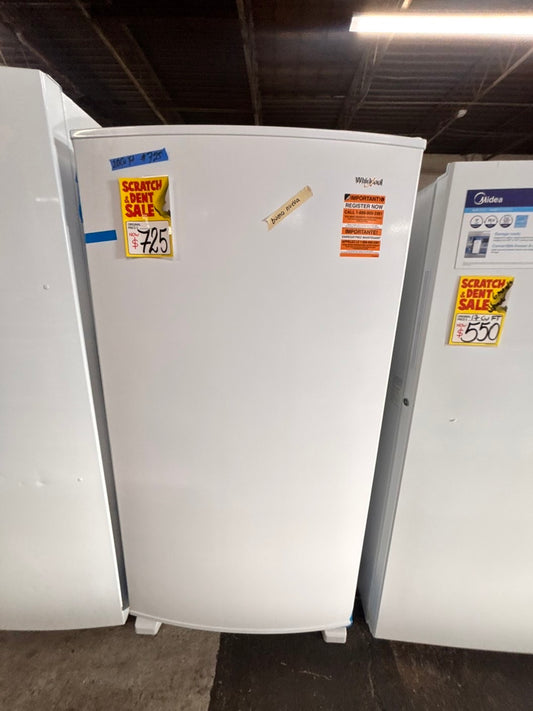 Open box 📦 20 cu. ft. Freezer in White with Temperature Alarm and Auto-Close Door, ENERGY STAR #FZG22BB