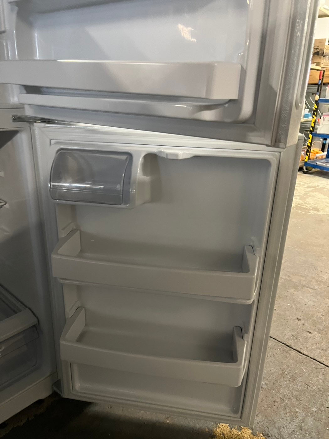 = Hot point  28”top freezer fridge off white used-refurbished #RFHP289B