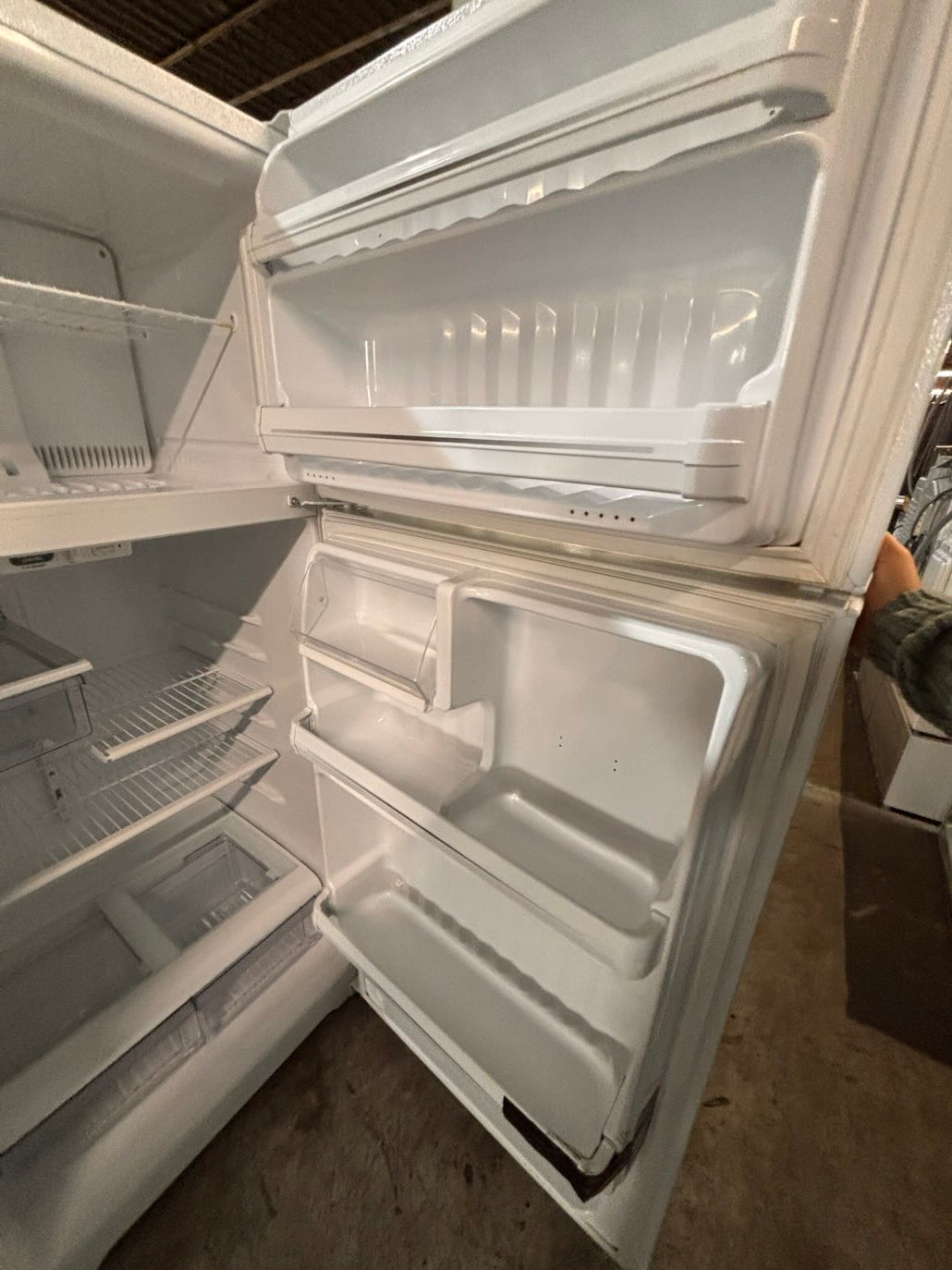 }}28”w x 68 1/2h. Whirlpool  top freezer fridge white color   working 💯  used-refurbished #FWGETSRB