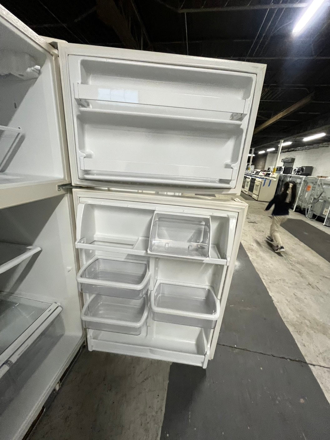 🎄Holiday Sale 🎁” Kenmore top freezer refrigerator off white used refurbished 33’ #RF770B