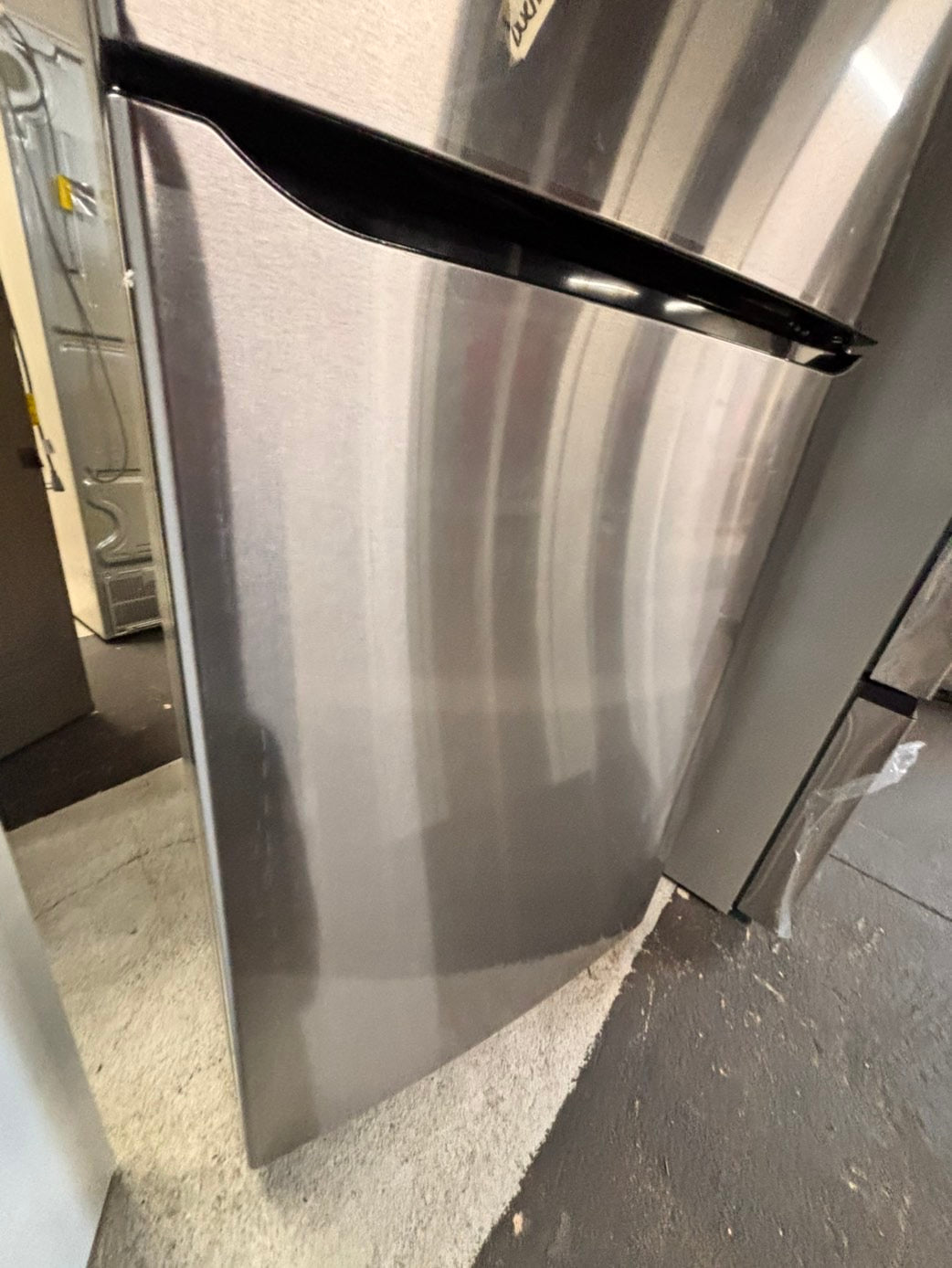 >new open box costumer return scratch & debt LG 33” Top freezer fridge, stainless #RLCF3C2B