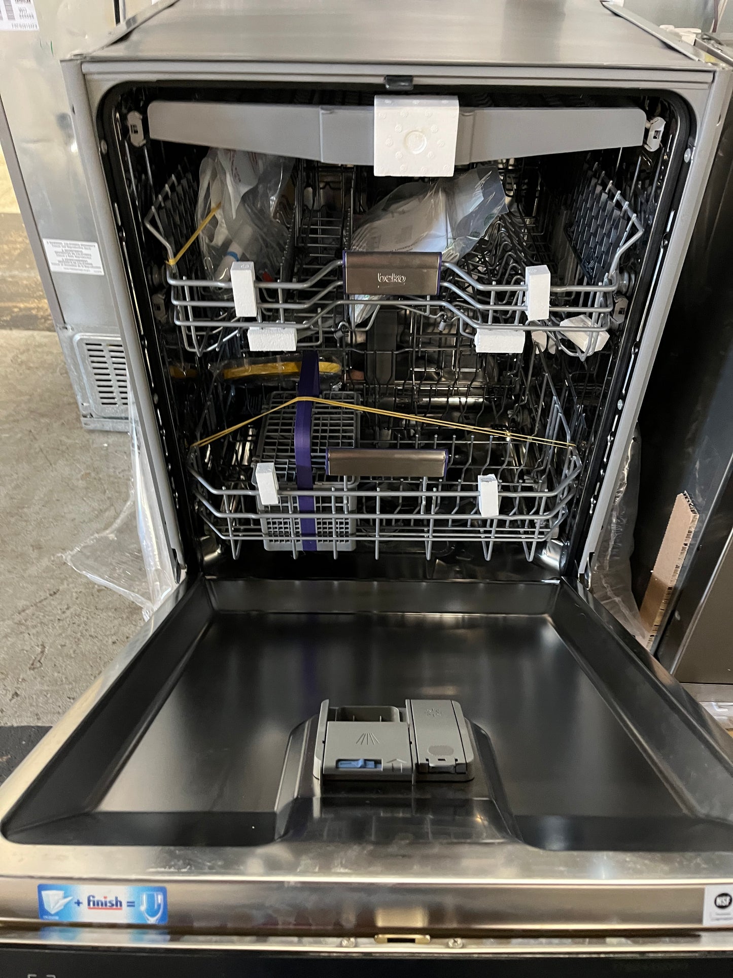 Open Box Beko DDT38530XIH 24-inch, built-in dishwasher quiet operation and energy efficiency #DW746UB