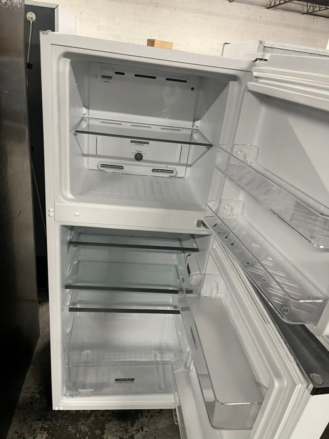 *Used | Refurbished Whirlpool top freezer refrigerator white 24" #RF4359JB